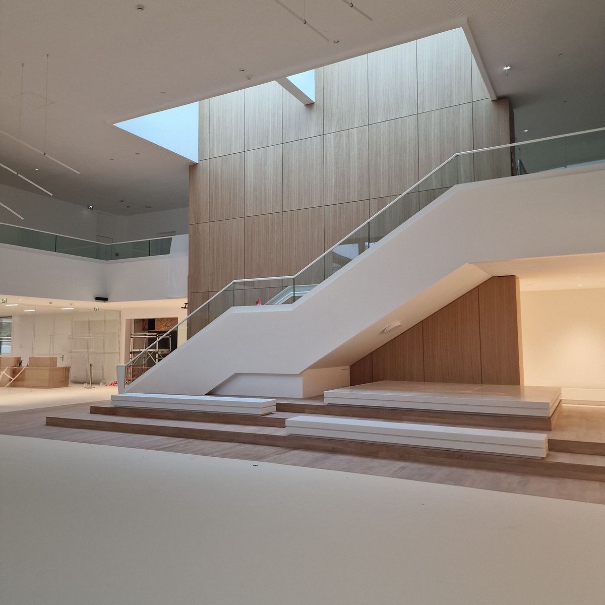 Garde-corps verre du Grand Hall — ESSEC Business School, Cergy