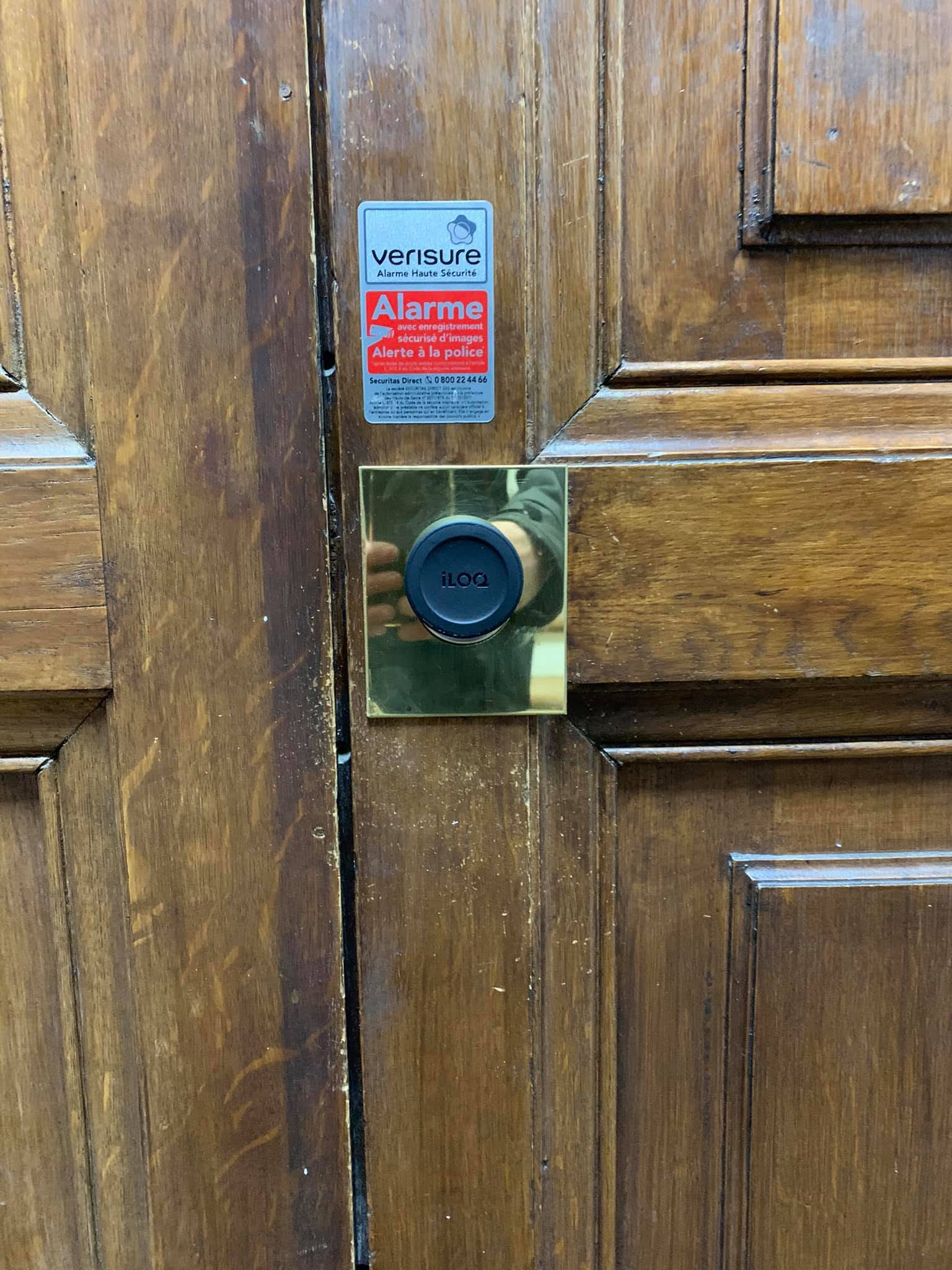 Pose d'une serrure carénée avec cylindre ILOQ S50